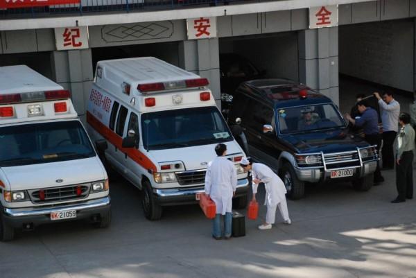 和布克赛尔救护车转院